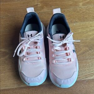 Under Armour Sneakers